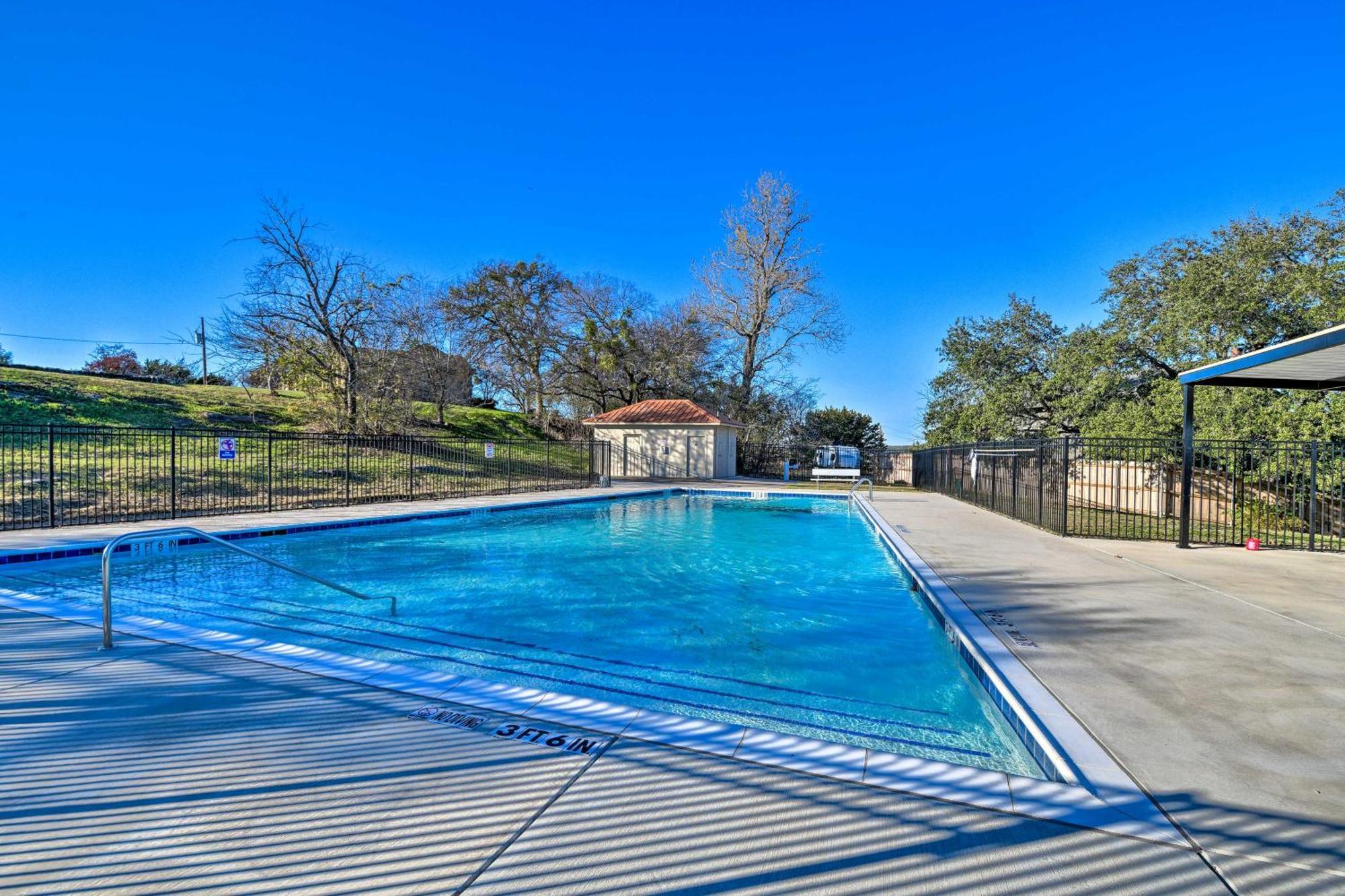 Granbury Home With Hot Tub And Furnished Patio! Экстерьер фото